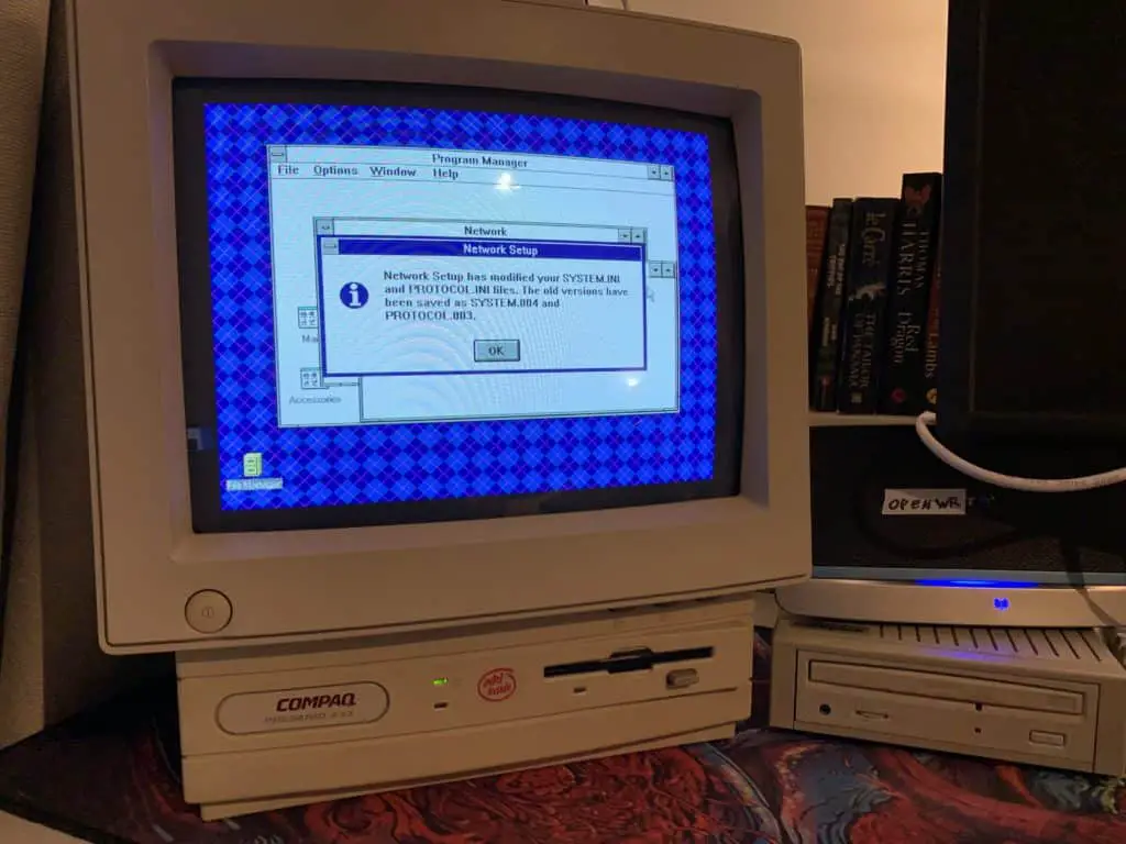 Browsing the Internet on a 1993 Windows 3.11 All-In-One PC 11 Informative!