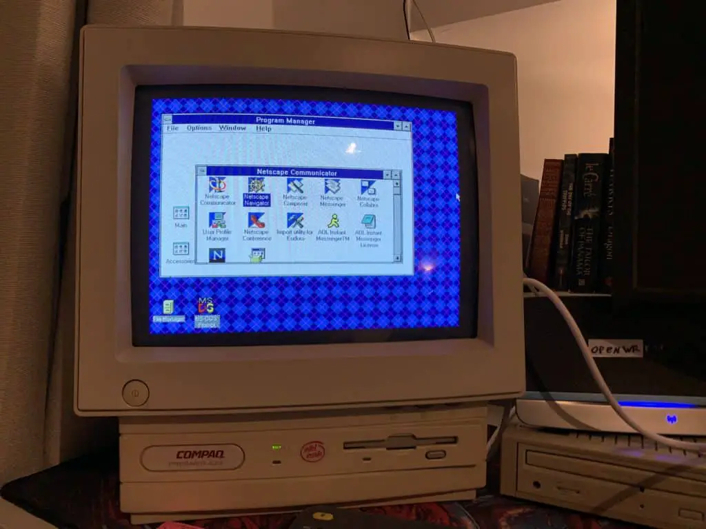Browsing the Internet on a 1993 Windows 3.11 All-In-One PC 15 Time to fire up on of the OG web browsers.